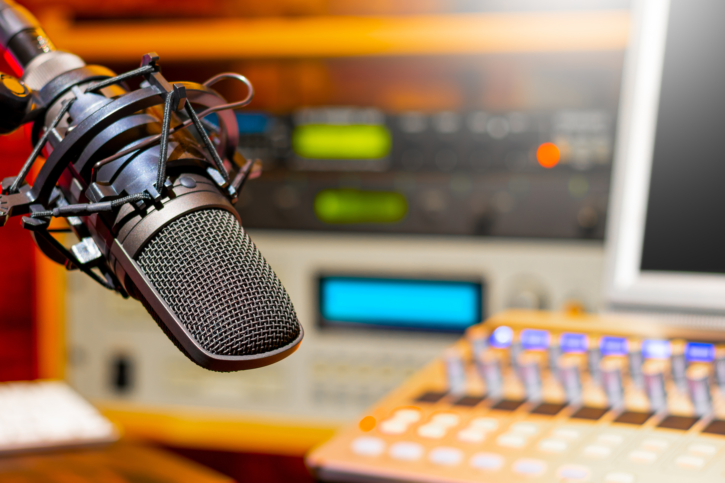 microphone in radio broadcasting, podcast, voice acting studio